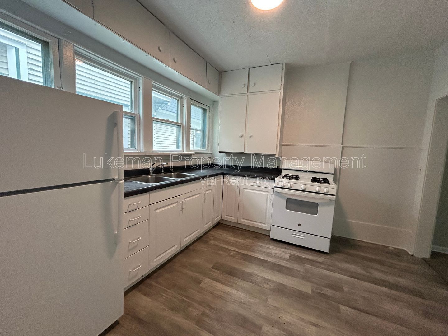 415 Davis #2 - Studio Unit Near WMU/K College property image