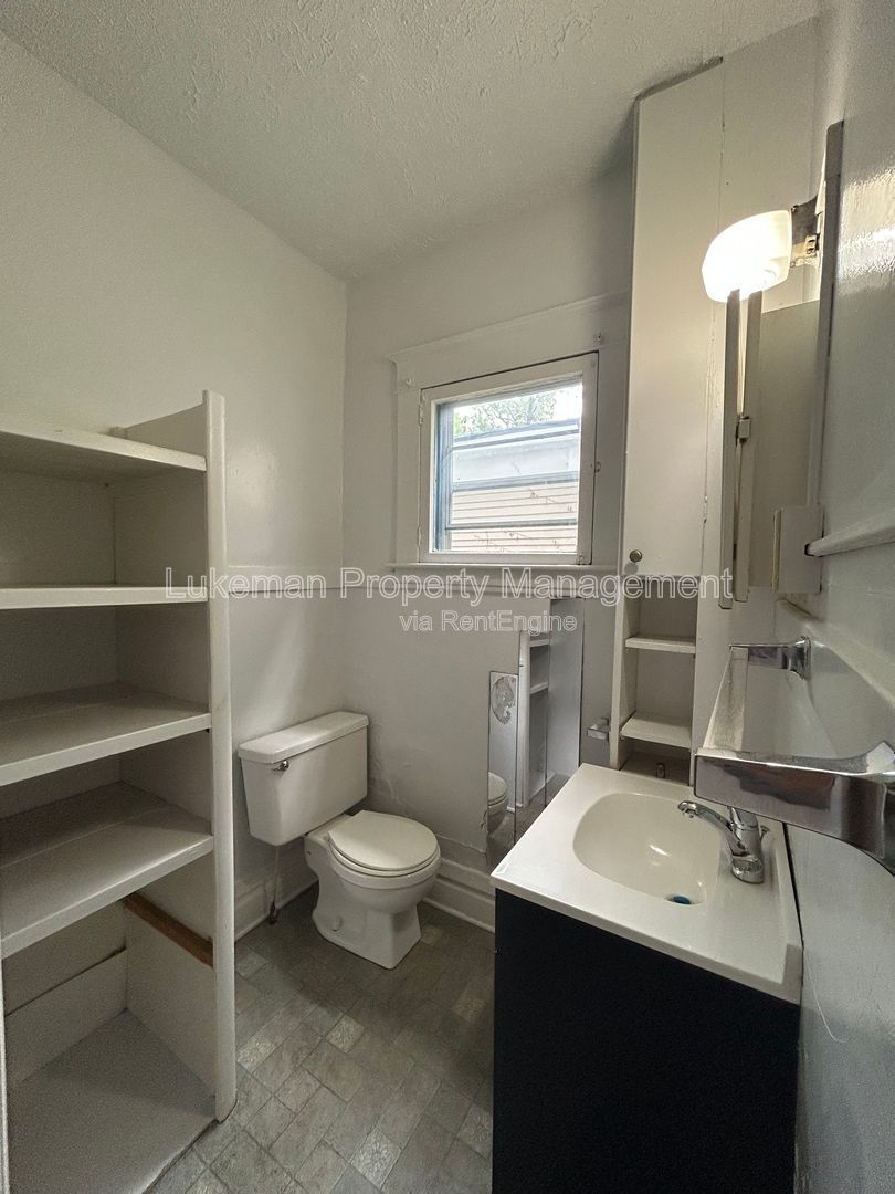 415 Davis #2 - Studio Unit Near WMU/K College property image