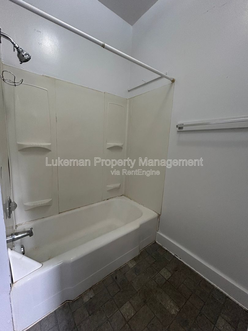415 Davis #2 - Studio Unit Near WMU/K College property image
