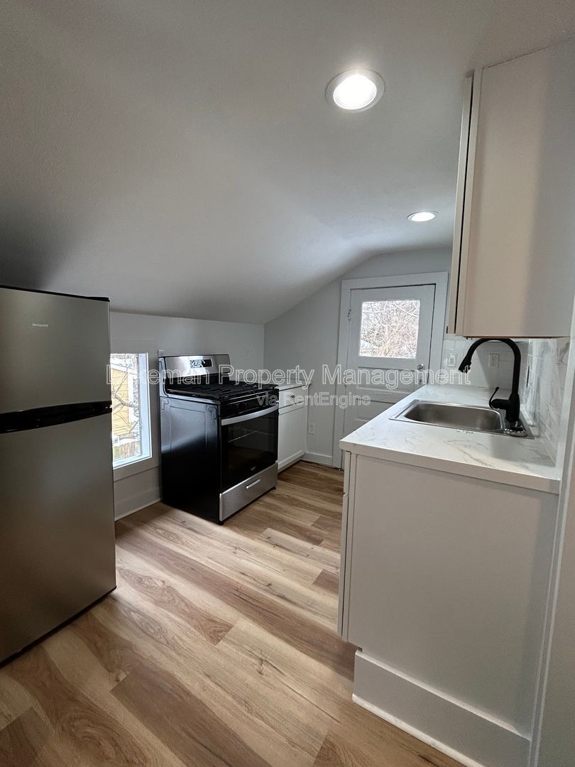 2nd Floor Studio on Grant St. property image