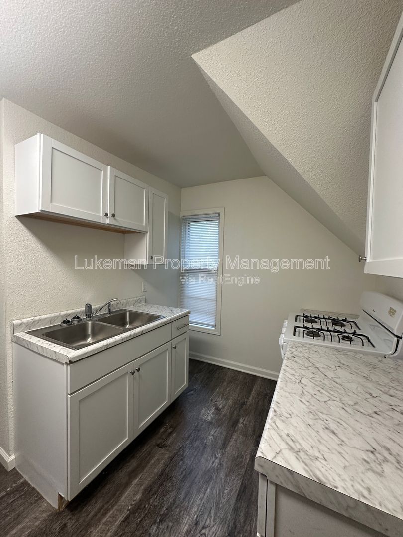 Upper 2-bedroom duplex. property image