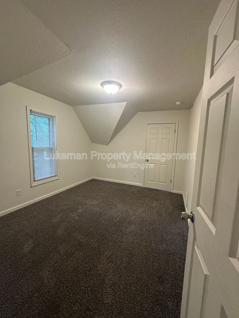 Upper 2-bedroom duplex. property image