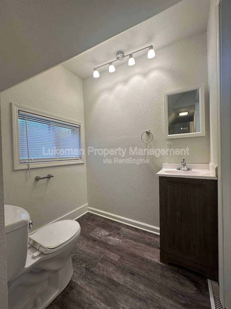 Upper 2-bedroom duplex. property image