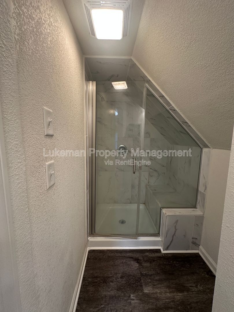 Upper 2-bedroom duplex. property image