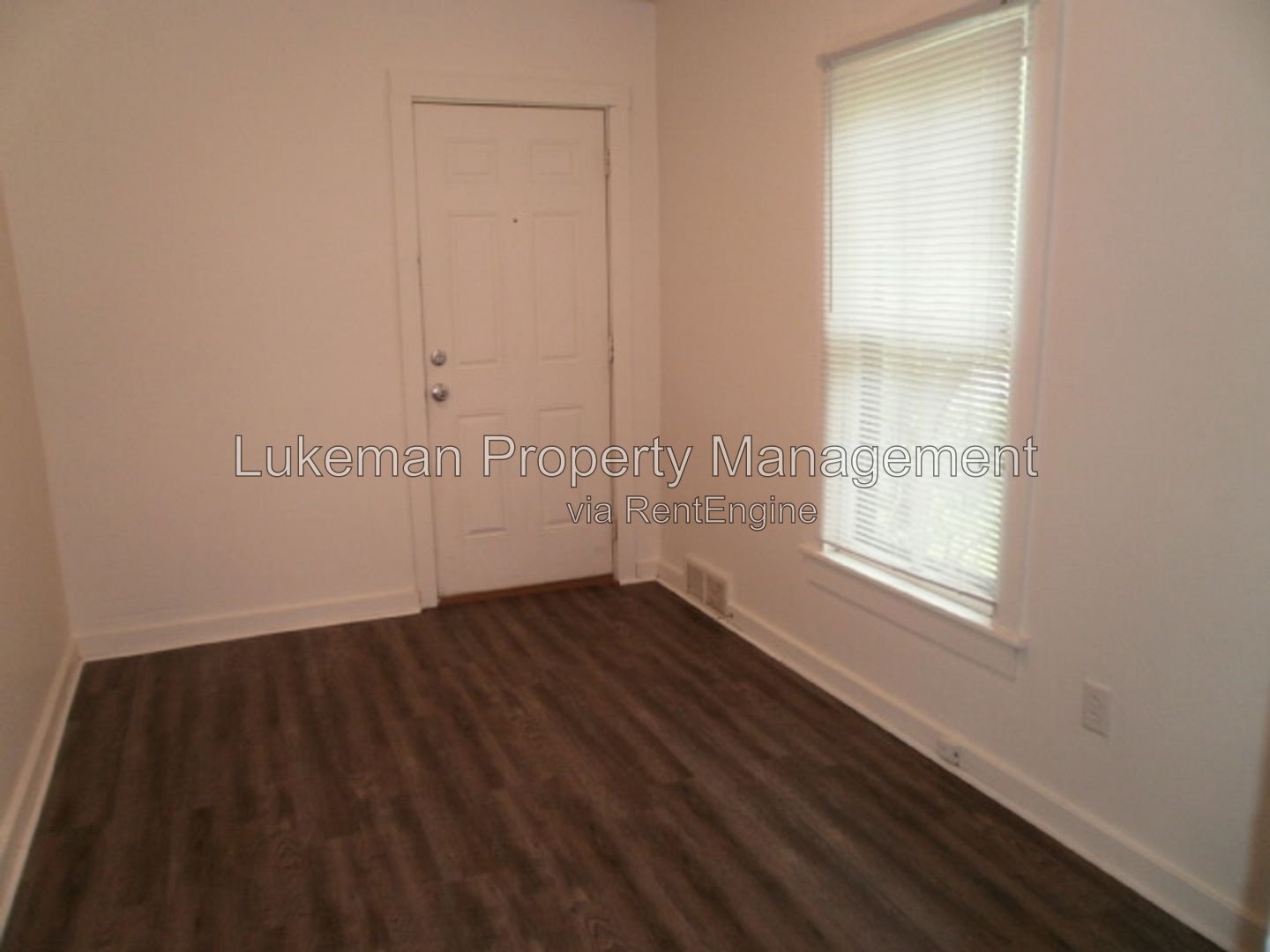 Large Vine Neighborhood Apartment property image