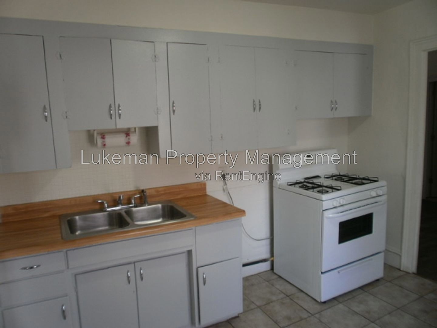 Large Vine Neighborhood Apartment property image