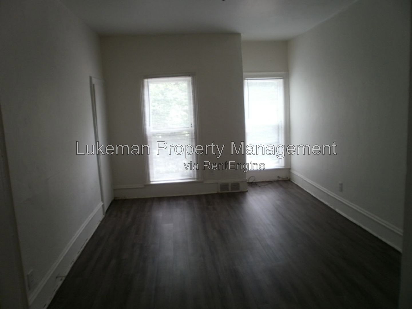 Large Vine Neighborhood Apartment property image