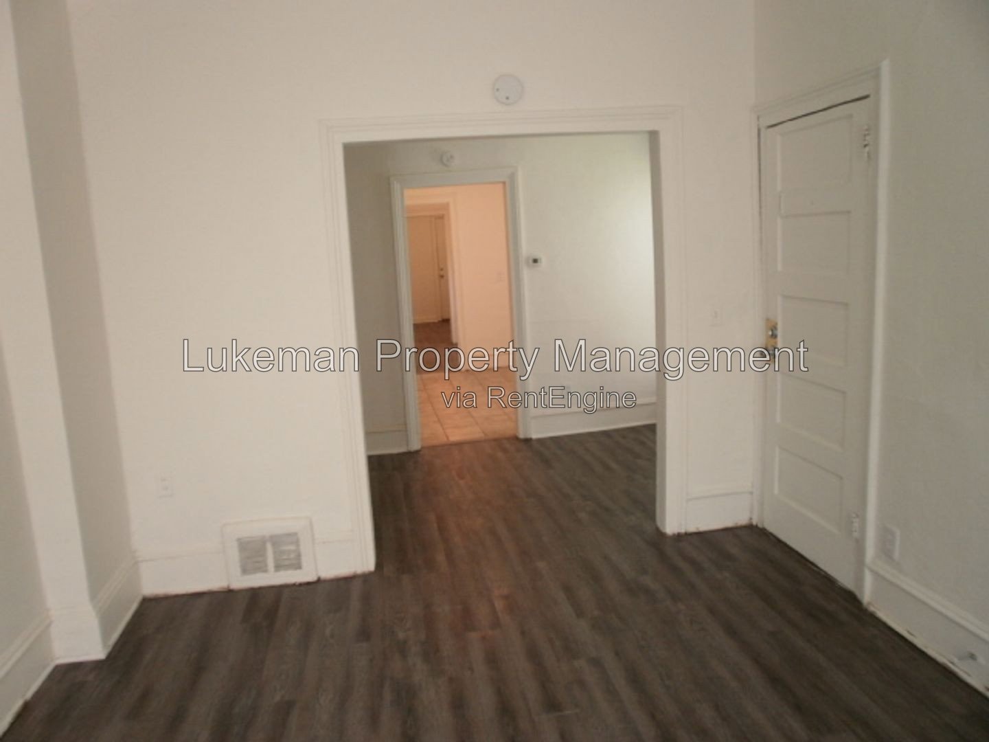 Large Vine Neighborhood Apartment property image