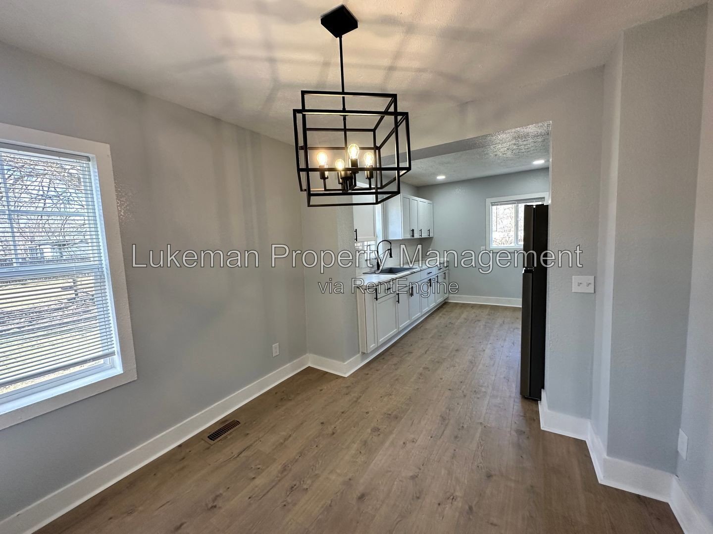 215 E North - 4 Bedroom/1 Bathroom Home Downtown Kalamazoo property image