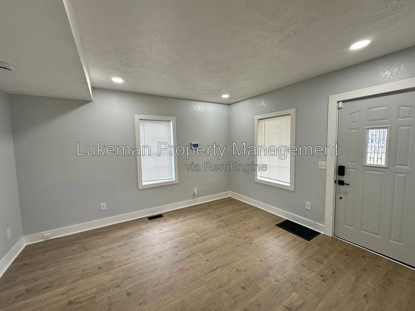 215 E North - 4 Bedroom/1 Bathroom Home Downtown Kalamazoo property image
