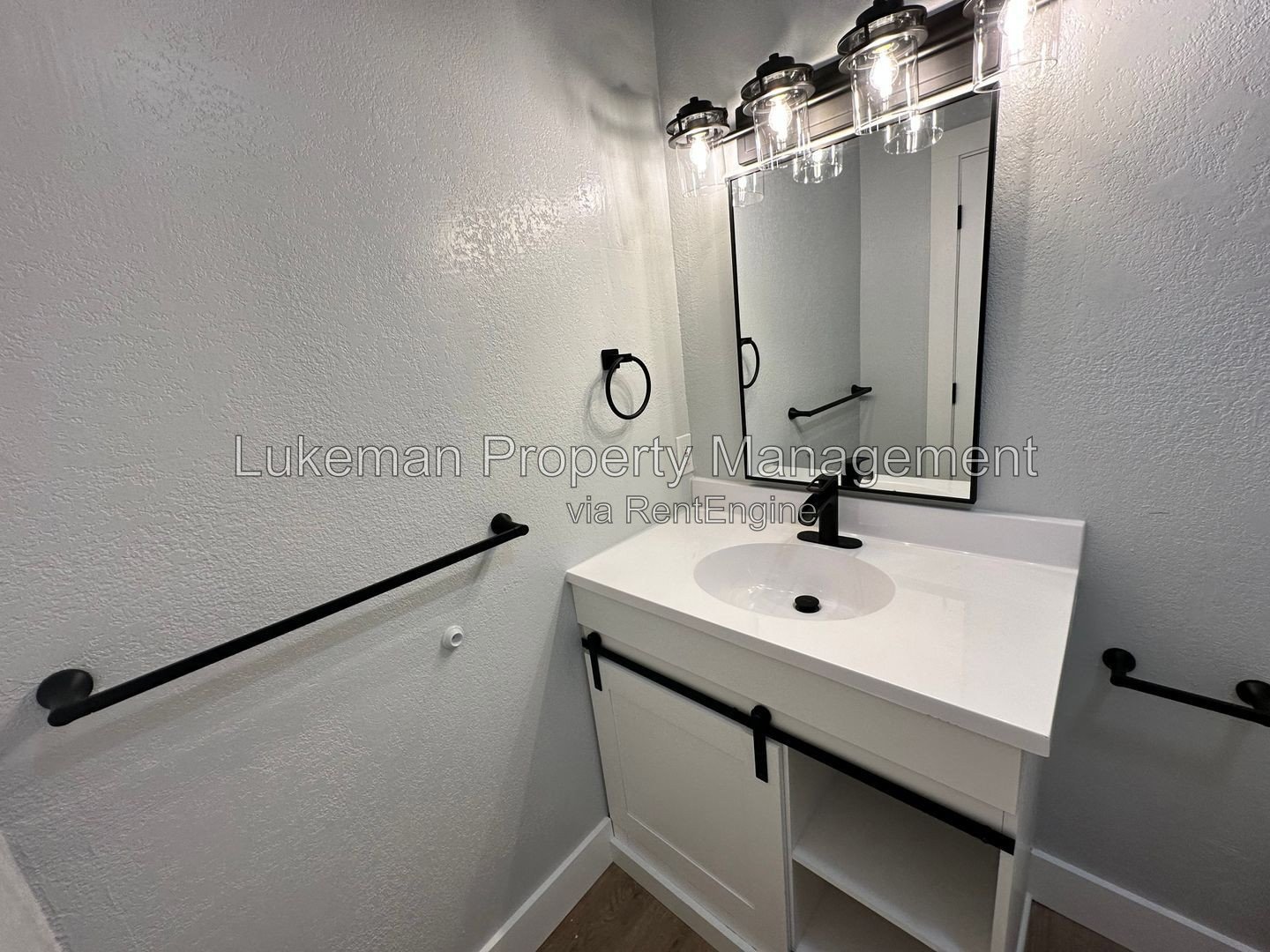 215 E North - 4 Bedroom/1 Bathroom Home Downtown Kalamazoo property image