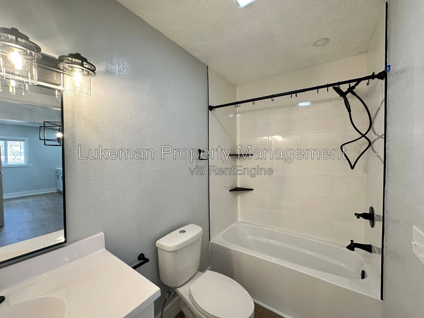 215 E North - 4 Bedroom/1 Bathroom Home Downtown Kalamazoo property image