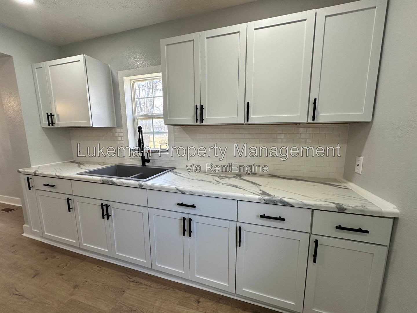 215 E North - 4 Bedroom/1 Bathroom Home Downtown Kalamazoo property image