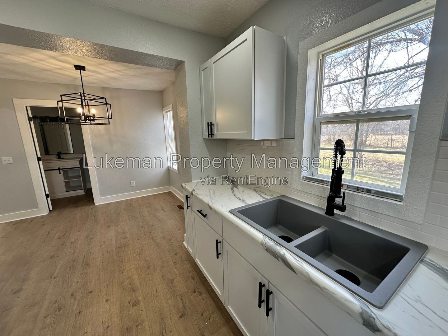215 E North - 4 Bedroom/1 Bathroom Home Downtown Kalamazoo property image
