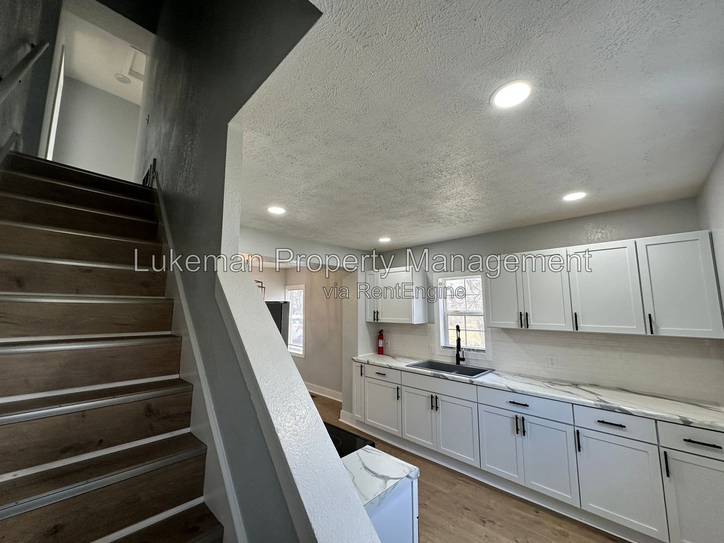 215 E North - 4 Bedroom/1 Bathroom Home Downtown Kalamazoo property image