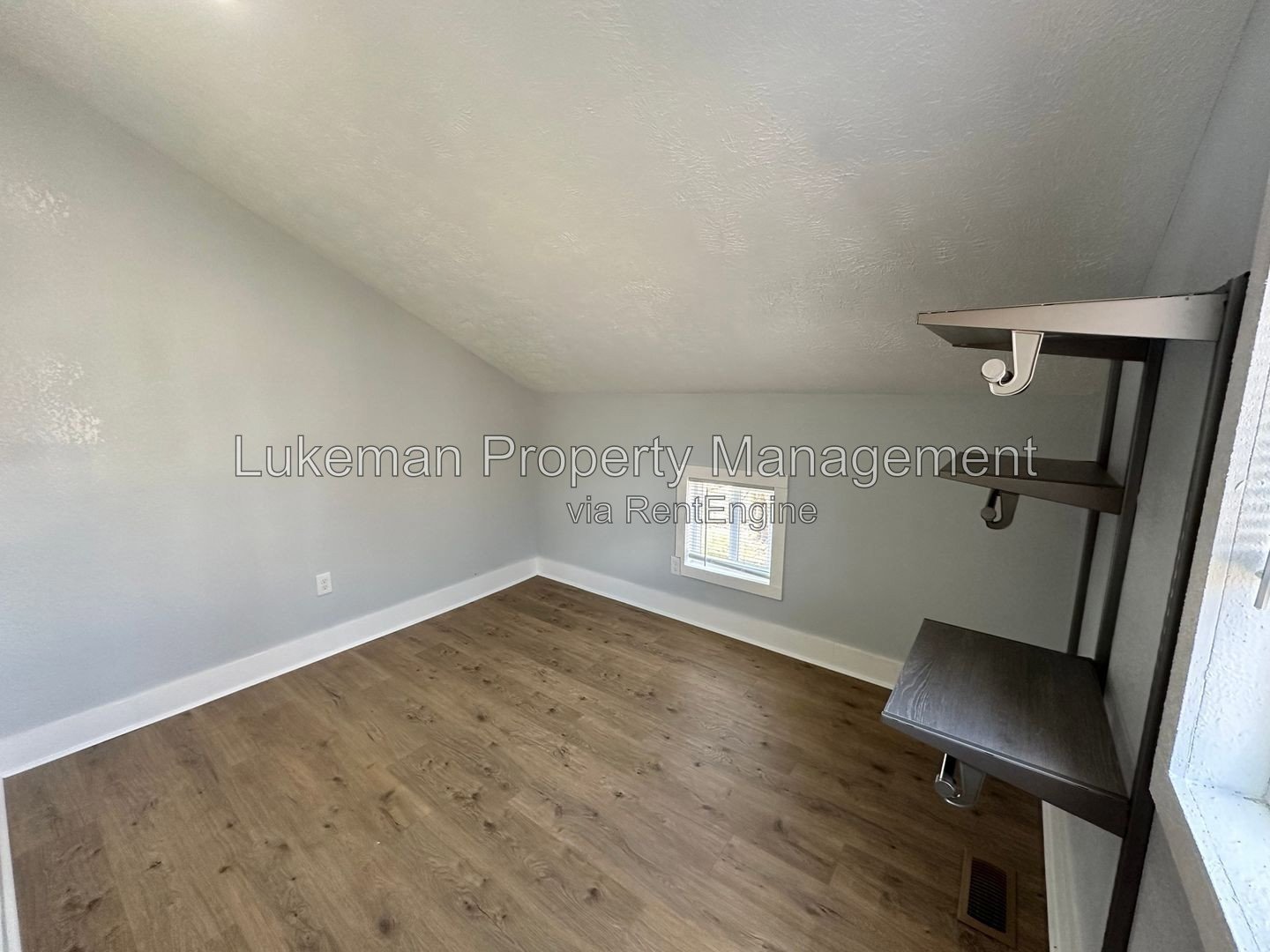 215 E North - 4 Bedroom/1 Bathroom Home Downtown Kalamazoo property image