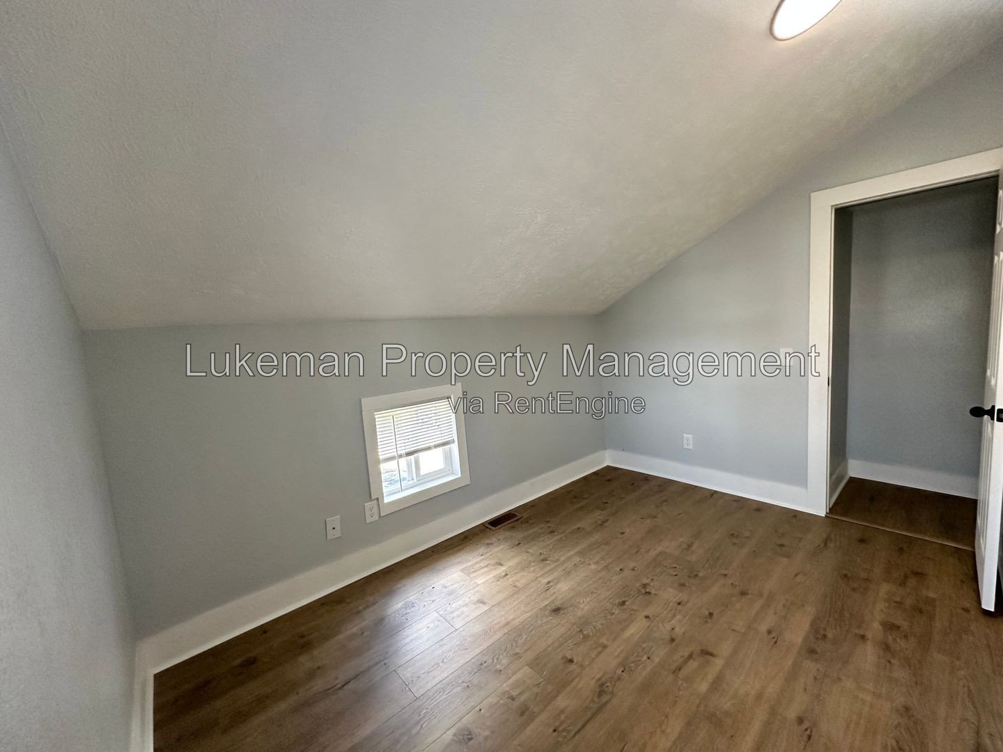 215 E North - 4 Bedroom/1 Bathroom Home Downtown Kalamazoo property image