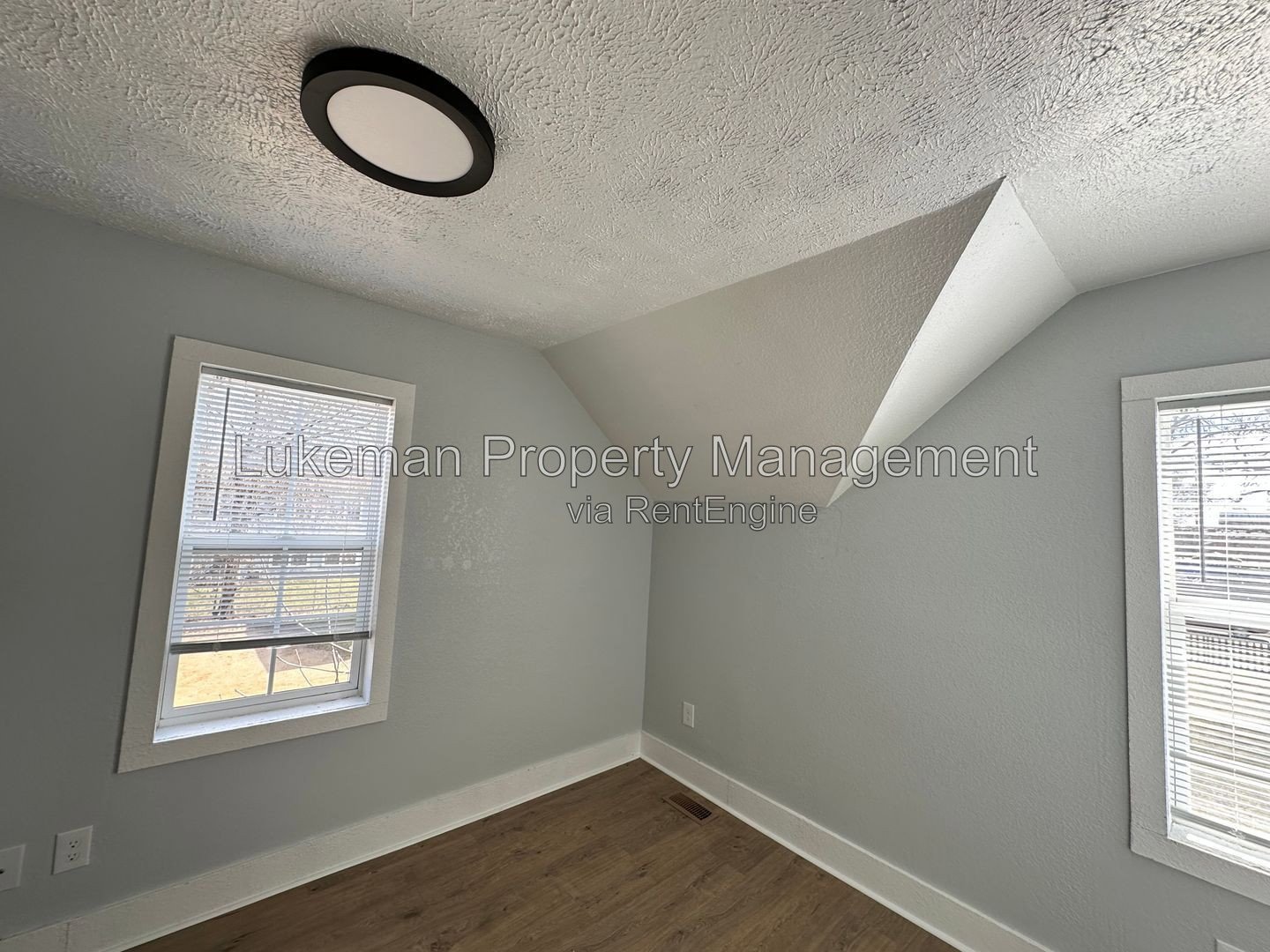 215 E North - 4 Bedroom/1 Bathroom Home Downtown Kalamazoo property image