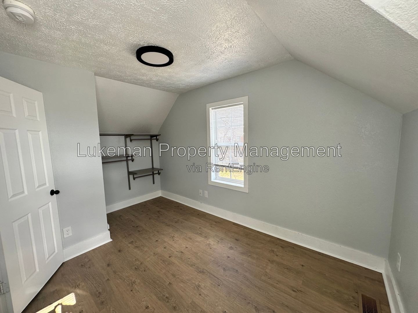 215 E North - 4 Bedroom/1 Bathroom Home Downtown Kalamazoo property image