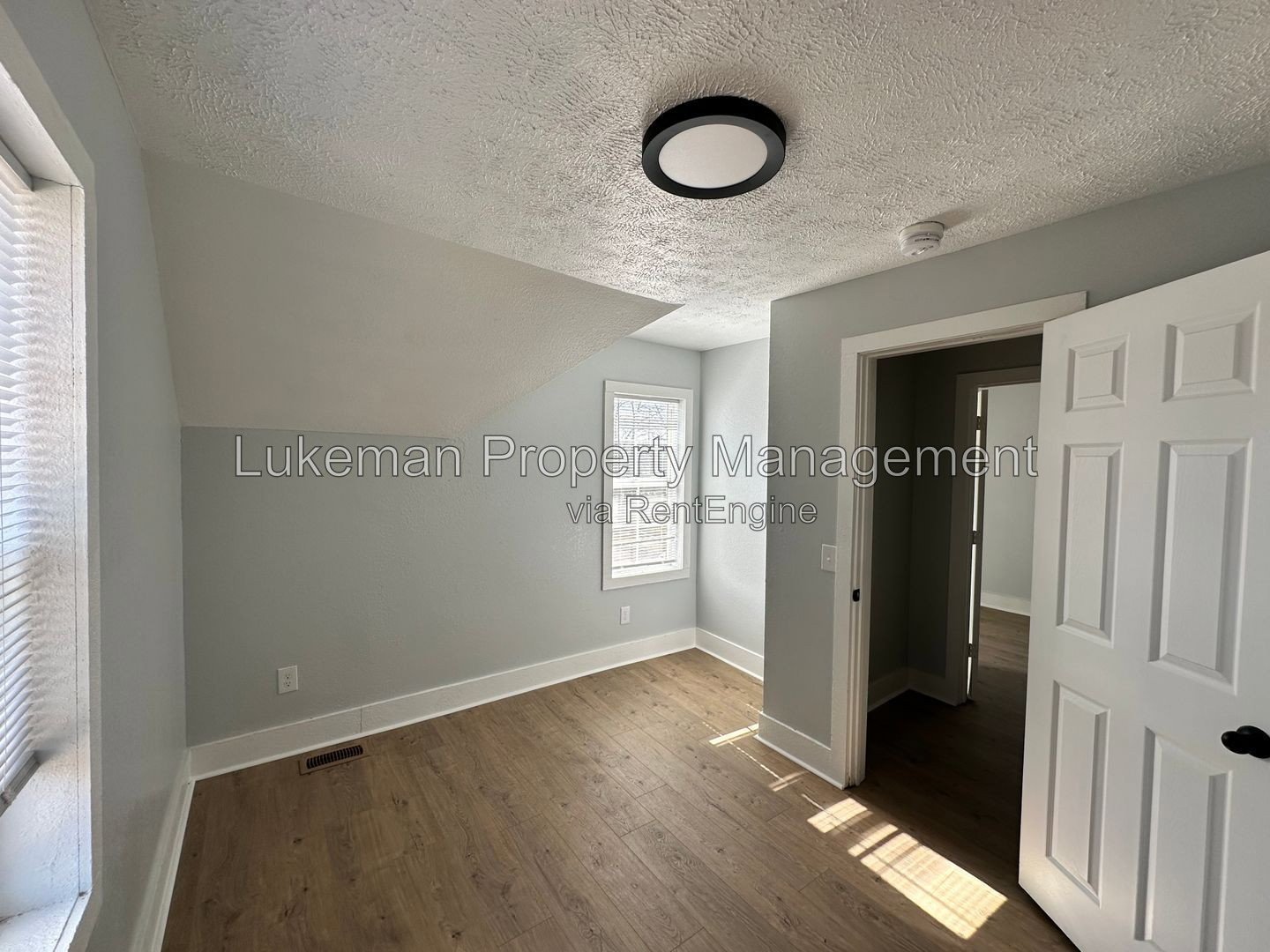 215 E North - 4 Bedroom/1 Bathroom Home Downtown Kalamazoo property image