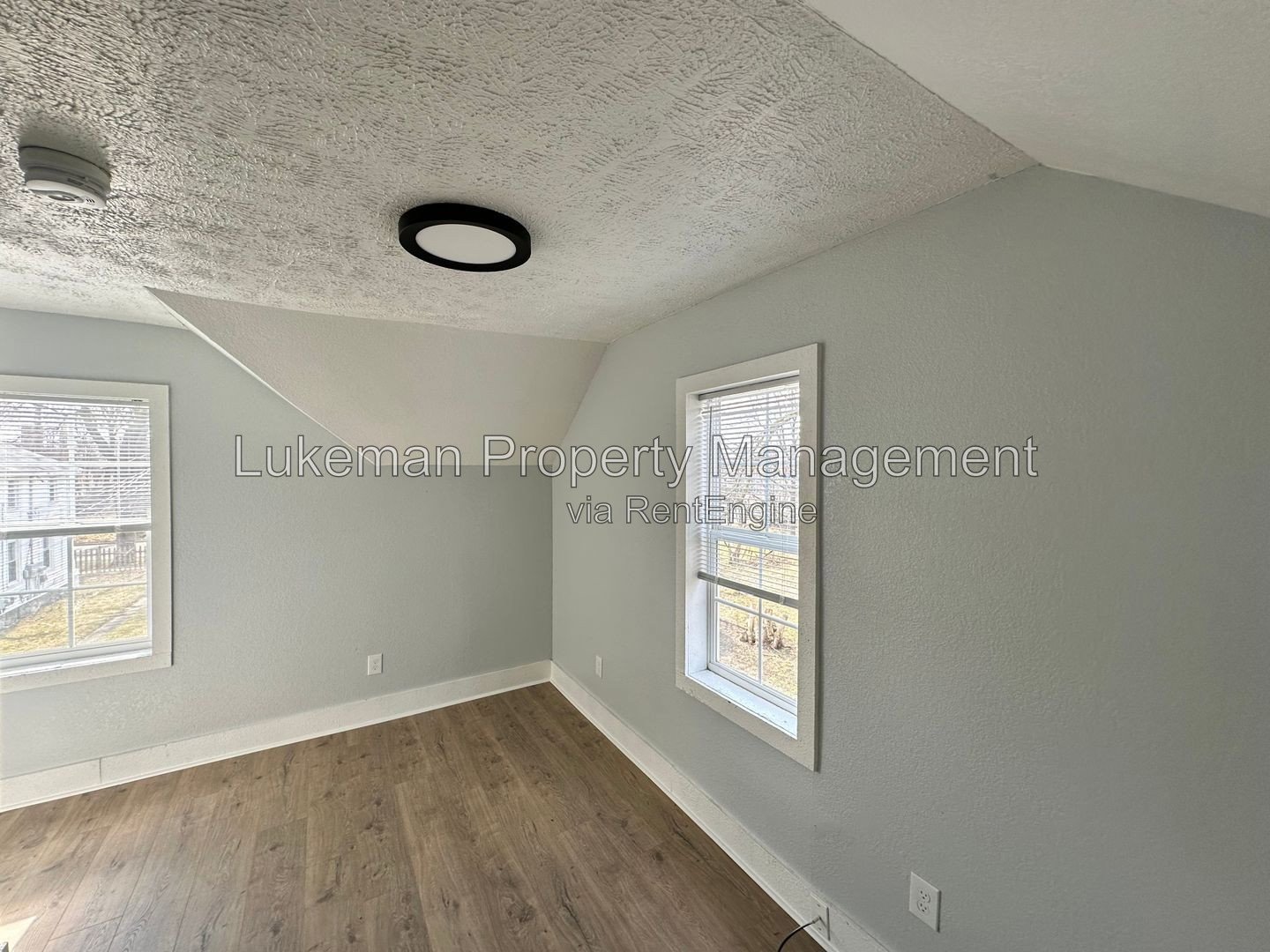 215 E North - 4 Bedroom/1 Bathroom Home Downtown Kalamazoo property image