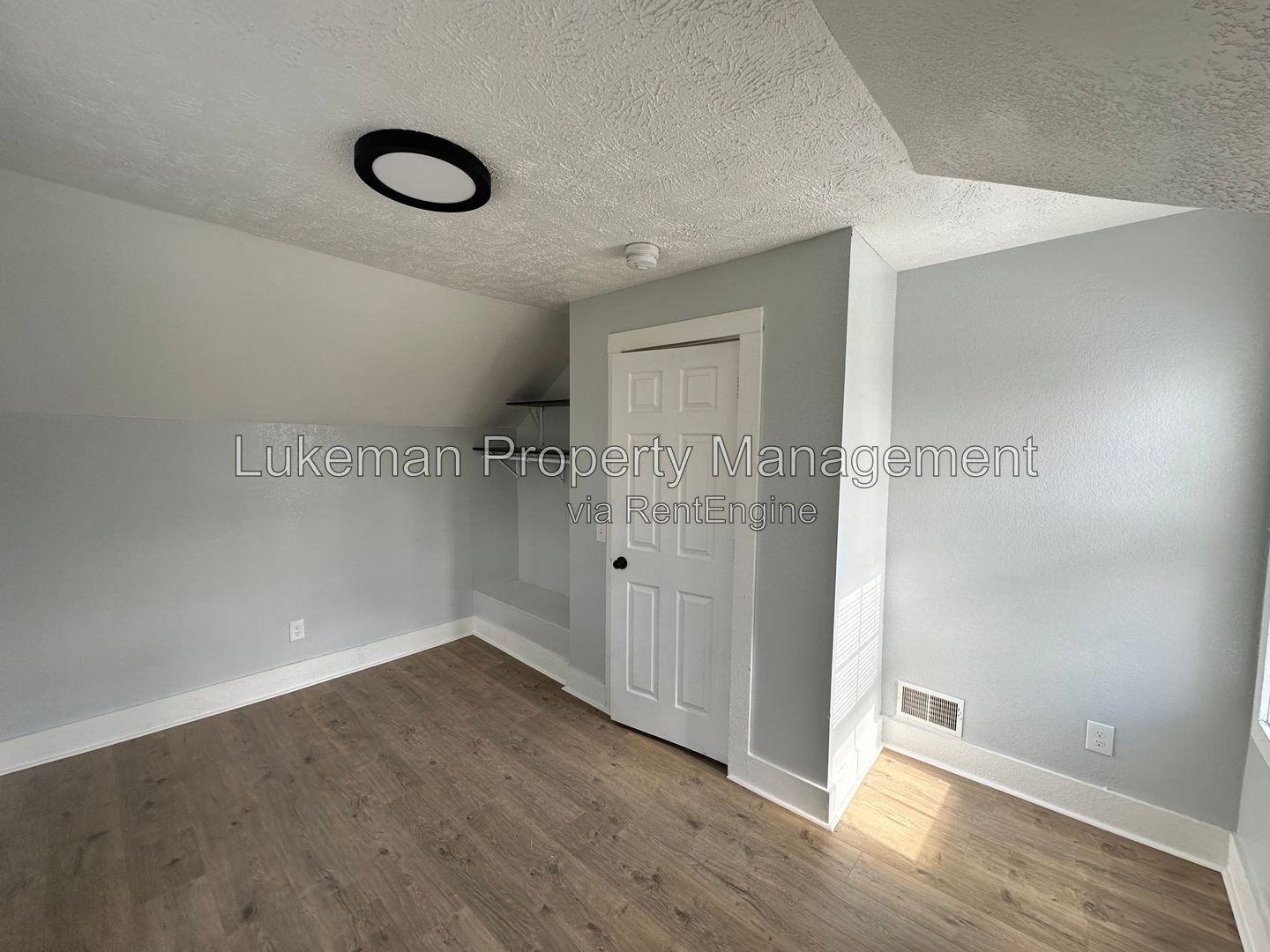 215 E North - 4 Bedroom/1 Bathroom Home Downtown Kalamazoo property image