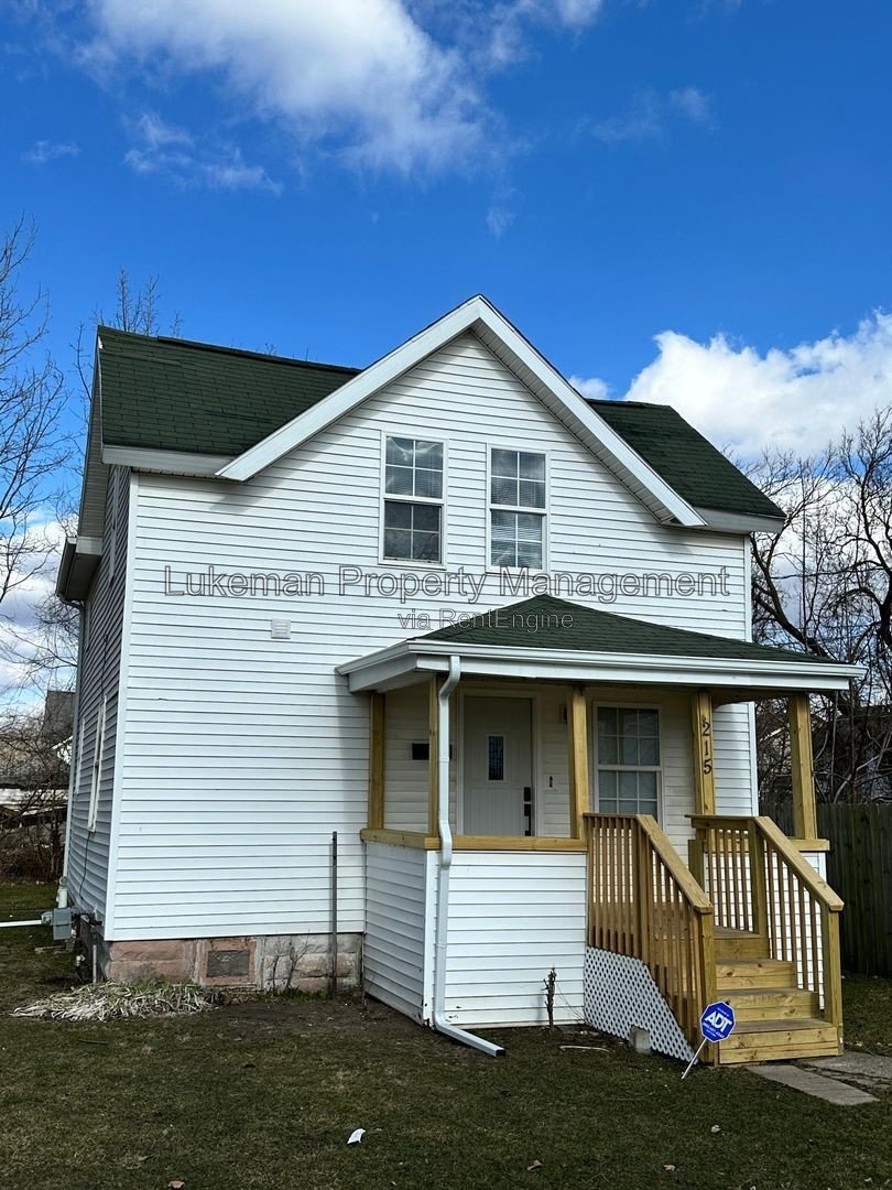 215 E North - 4 Bedroom/1 Bathroom Home Downtown Kalamazoo property image
