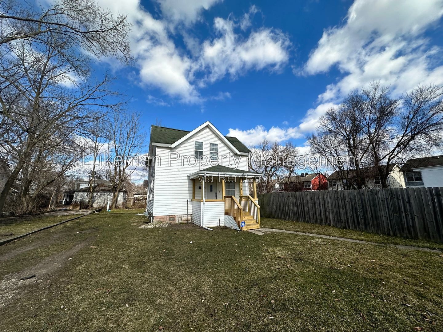 215 E North - 4 Bedroom/1 Bathroom Home Downtown Kalamazoo property image
