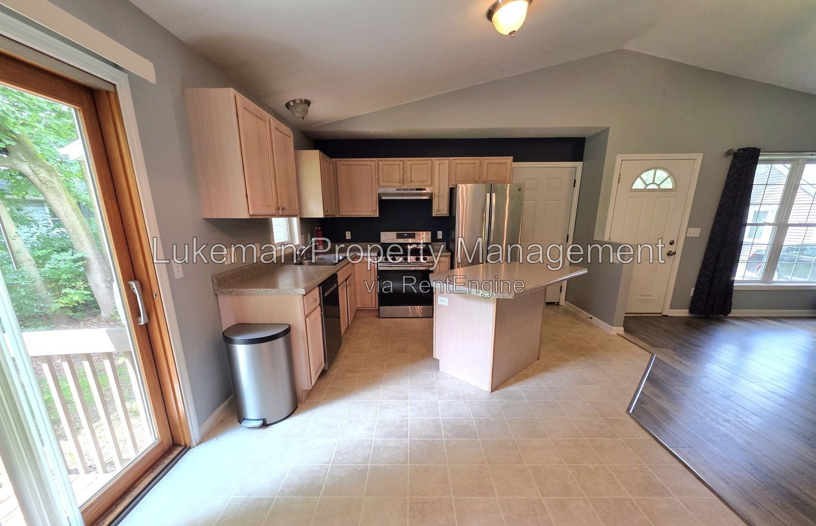 Modern 3 Bed / 2 Bath home property image
