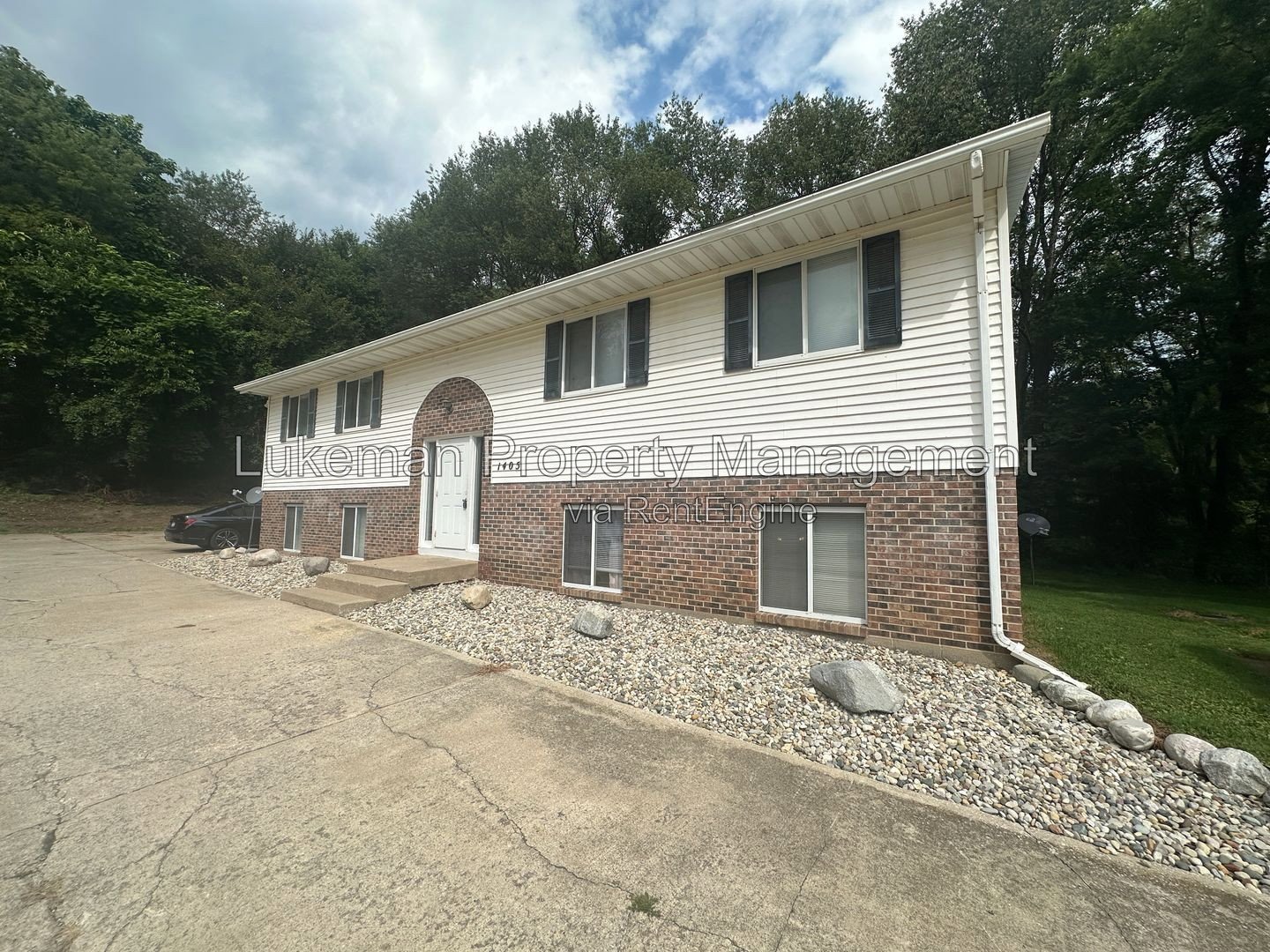 Upper 2-bedroom unit with A/C unit and private balcony. property image
