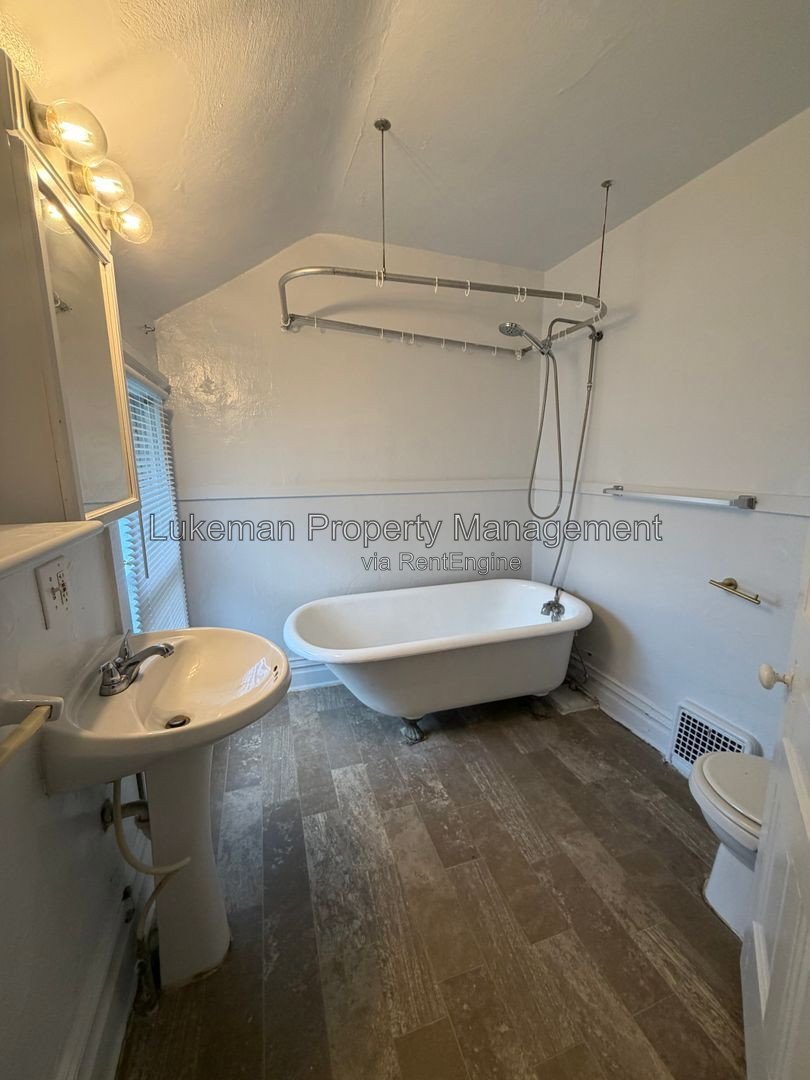 909 Oak Street #2 property image