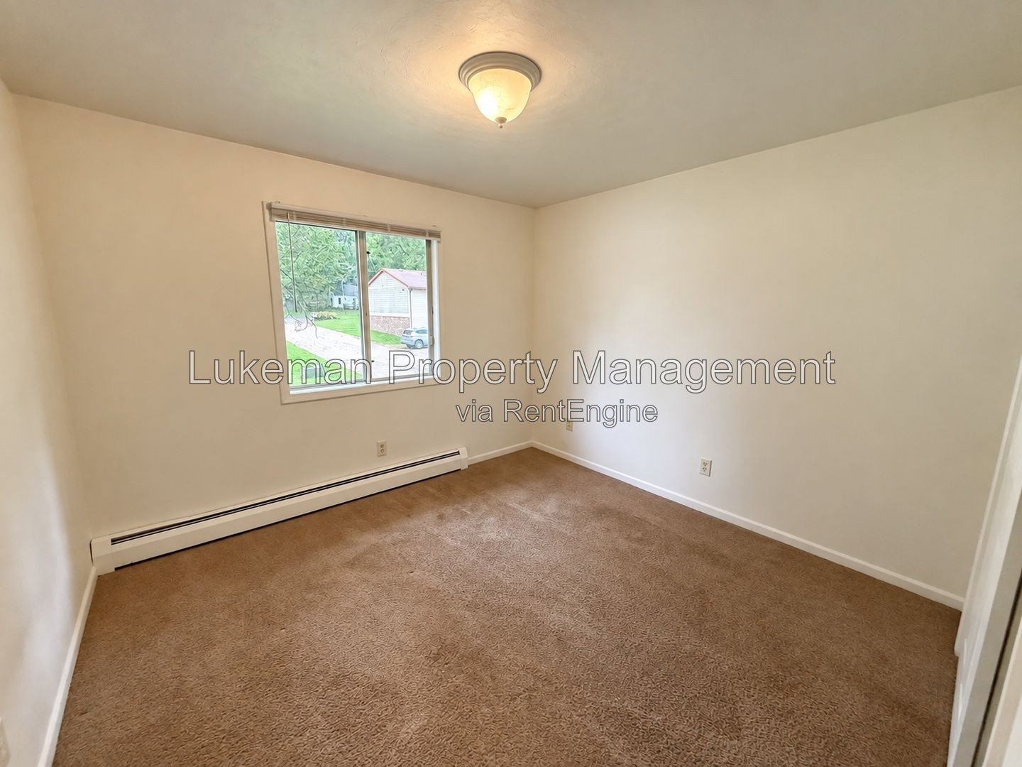 Eastside upper 2-bedroom with private balcony and a/c property image