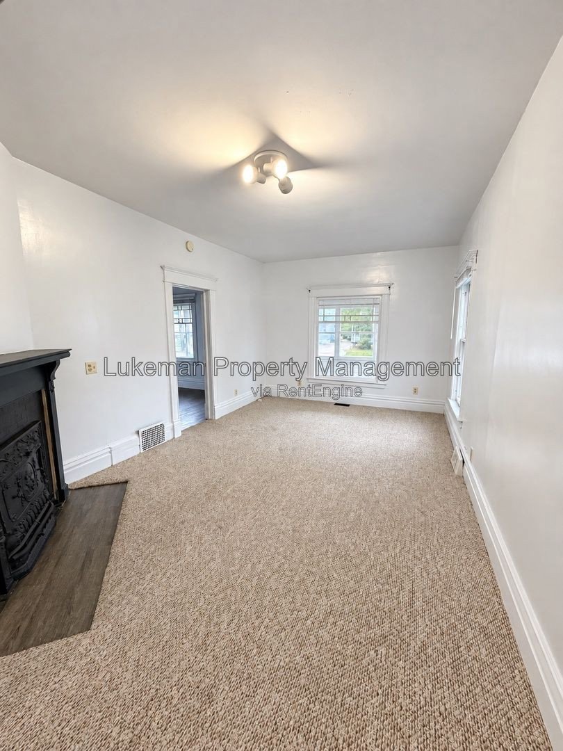 1007 S Westnedge - 4 Bed/Bath Unit Near WMU/K College property image