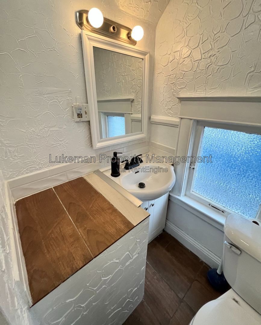1007 S Westnedge - 4 Bed/Bath Unit Near WMU/K College property image