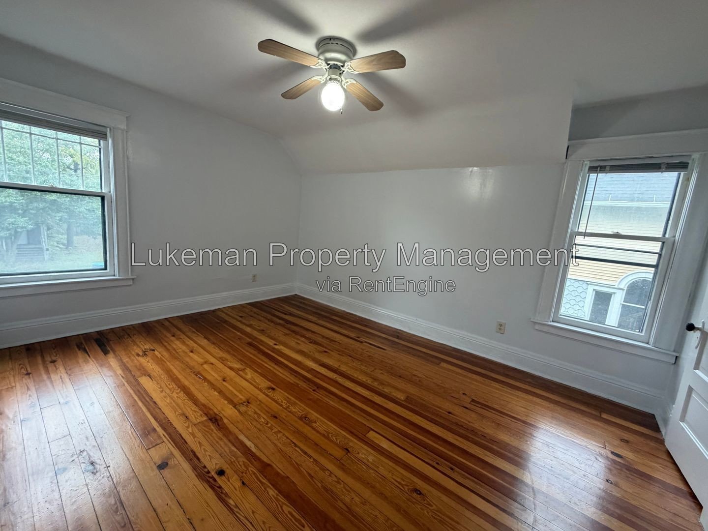 1007 S Westnedge - 4 Bed/Bath Unit Near WMU/K College property image