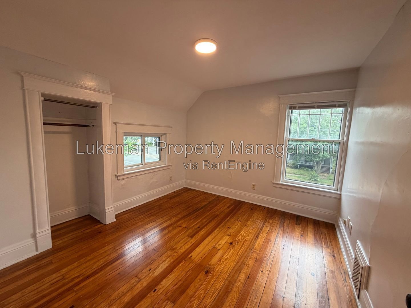 1007 S Westnedge - 4 Bed/Bath Unit Near WMU/K College property image