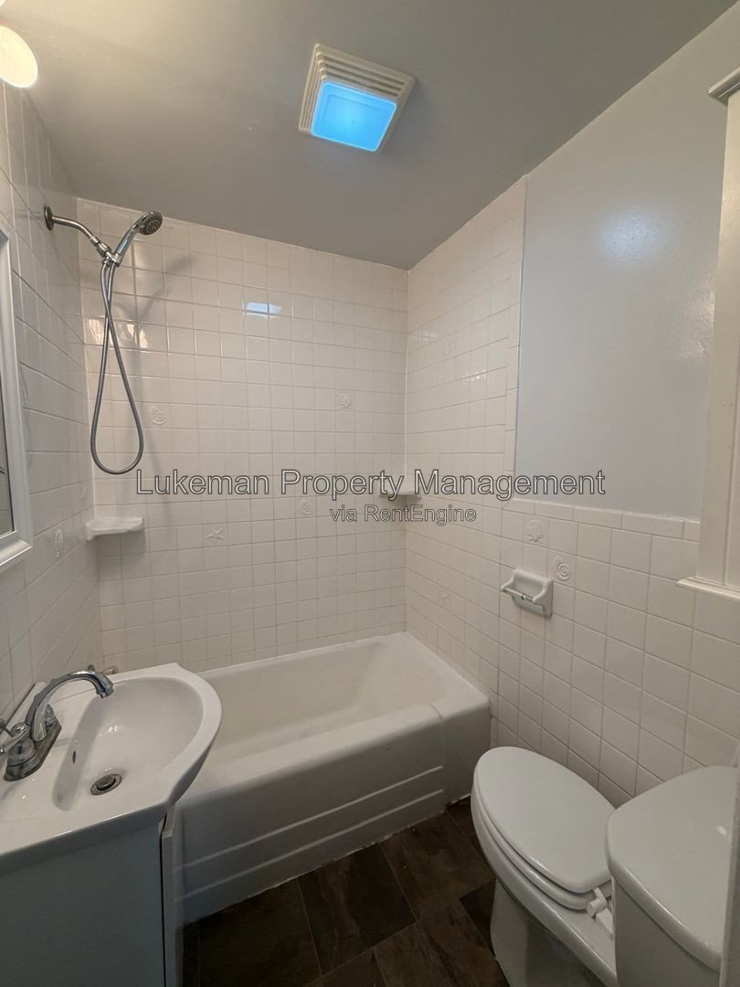 1007 S Westnedge - 4 Bed/Bath Unit Near WMU/K College property image