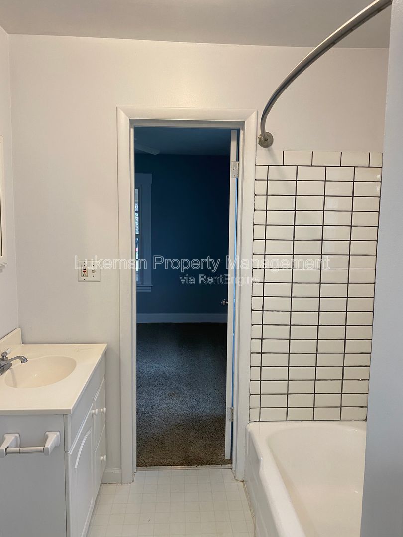 117 Nelson - 2 Bed/1 Bath Near WMU/K-College property image
